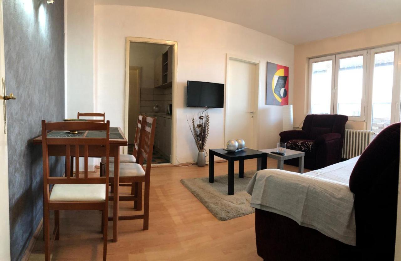 סקופיה Square Vanilla Apartments מראה חיצוני תמונה